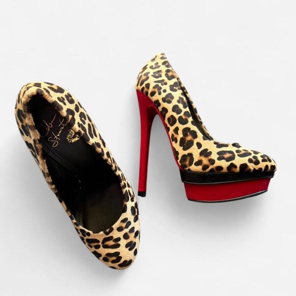 None Shoes - Women's multi Courts